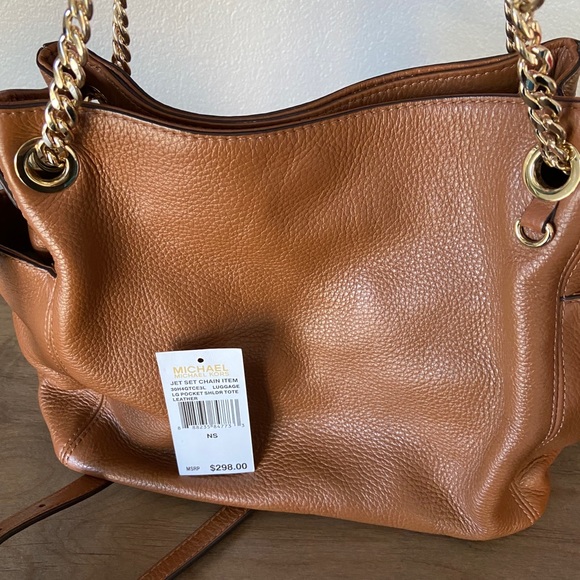 Michael Kors Shoulder Tote & Wallet - Picture 2 of 13